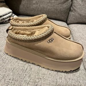 UGG Tazz Platform Slippers in Mustard Seed